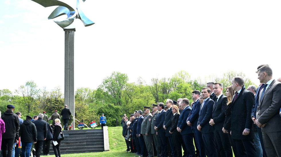 (FOTO) Dan sećanja na žrtve Holokausta u Jajincima: "Spomen-park simbol bola i obaveza na trajno sećanje"