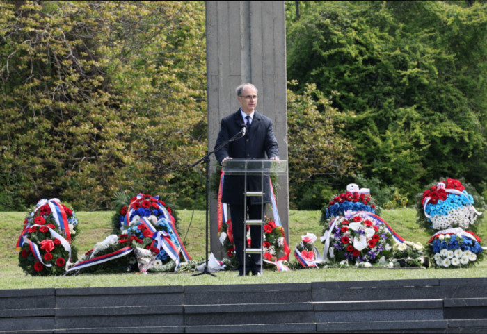 (FOTO) Macut položio venac na obeležavanju Dana sećanja na žrtve Holokausta: Spomen-park Jajinci simbol bola