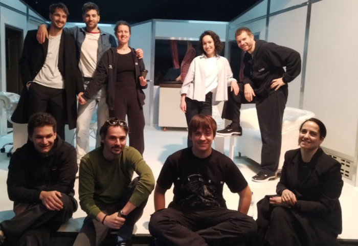 Predstava "Autorizacija" Pozorišta mladih propituje etička uverenja: Šta rade roditelji čiji sin je ubio školskog druga