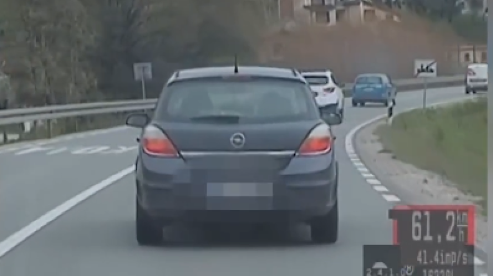 (VIDEO) Vozio u zoni škole brzinom od 90 kilometara na sat: Presretač zaustavio muškarca (50) u Požegi