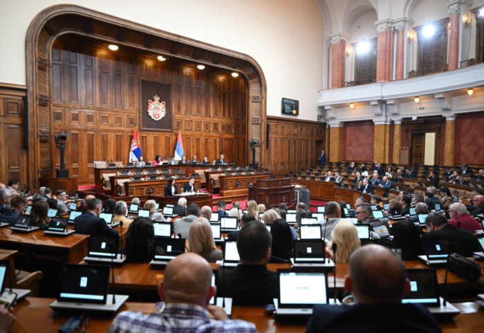 Skupština Srbije usvojila Zakon o zaštiti potrošača i Zakon o sprečavanju trgovine ljudima