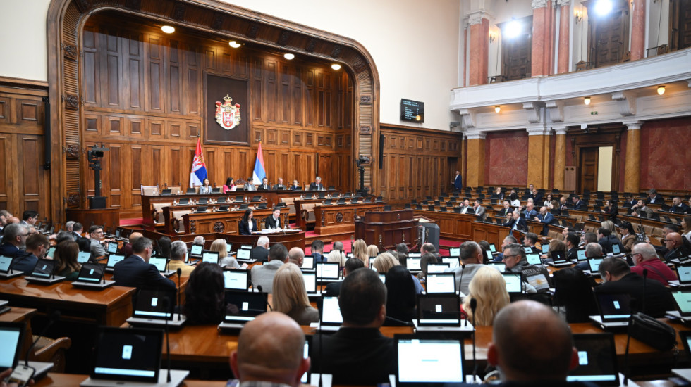 Skupština Srbije usvojila Zakon o zaštiti potrošača i Zakon o sprečavanju trgovine ljudima