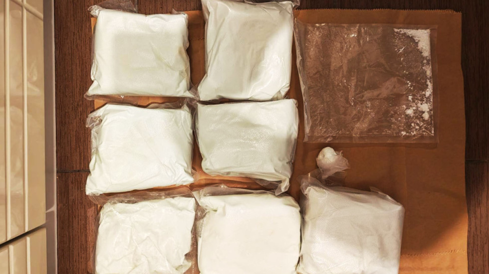 Uhapšen Novosađanin (46), policija u stanu pronašla sedam kilograma amfetamina