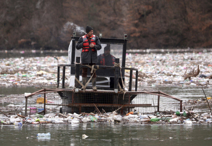 Planeta Zemlja zatrpana smećem, broj sanitarnih deponija nedovoljan: Gde završavaju milioni tona otpada