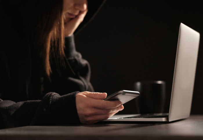 Tinejdžerka (18) slala lažne dojave o bombama školi u Crnoj Gori: Mejl poslala sa telefona državljanina (42) BiH