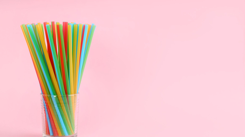 Francuski student pred sudom u Singapuru, preti mu zatvor: Lizao slamku, pa je vratio u automat