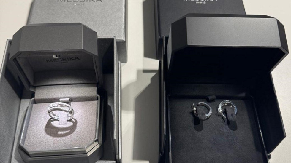 (FOTO) Na Preševu zaplenjeno više od 32.000 franaka, na aerodromu u koferima luksuzni nakit i obuća