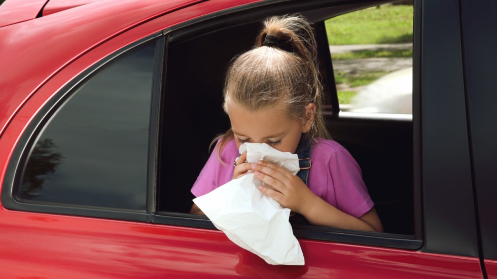 Mučnina tokom vožnje kod dece: Kako je sprečiti i ublažiti
