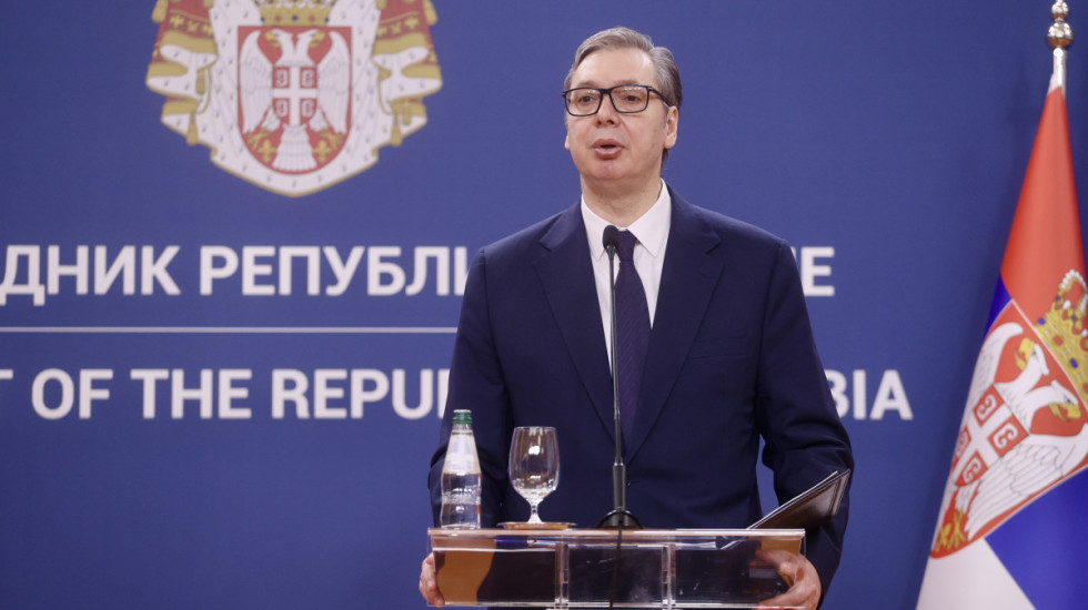 Vučić uputio saučešće povodom smrti Dragoljuba Mićunovića: Njegov doprinos razvoju politike ostaje prepoznatljiv