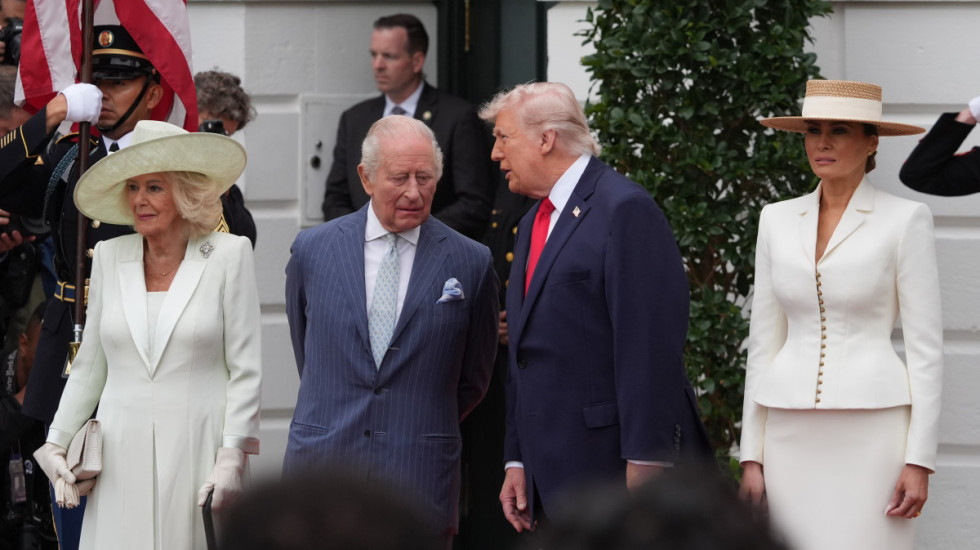 (FOTO) Kralj Čarls III i kraljica Kamila stigli u Belu kuću: Tramp evocirao uspomene na zajedničku istoriju