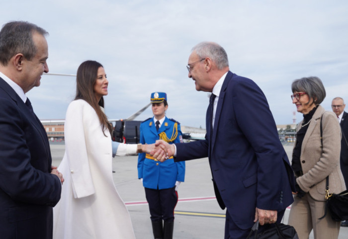(FOTO) Dačić i Vučićeva supruga ispratili predsednika Švajcarske na aerodromu u Beogradu