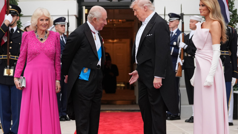 (FOTO) Haljine koje su nosile Melanija Tramp i kraljica Kamila i zašto britanska vladarka nije imala tijaru