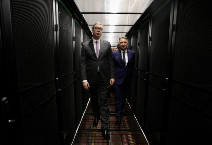 (FOTO) Vučić u Kragujevcu: Pušten u rad superkompjuter, državni data centar dobio sertifikat najvišeg nivoa bezbednosti
