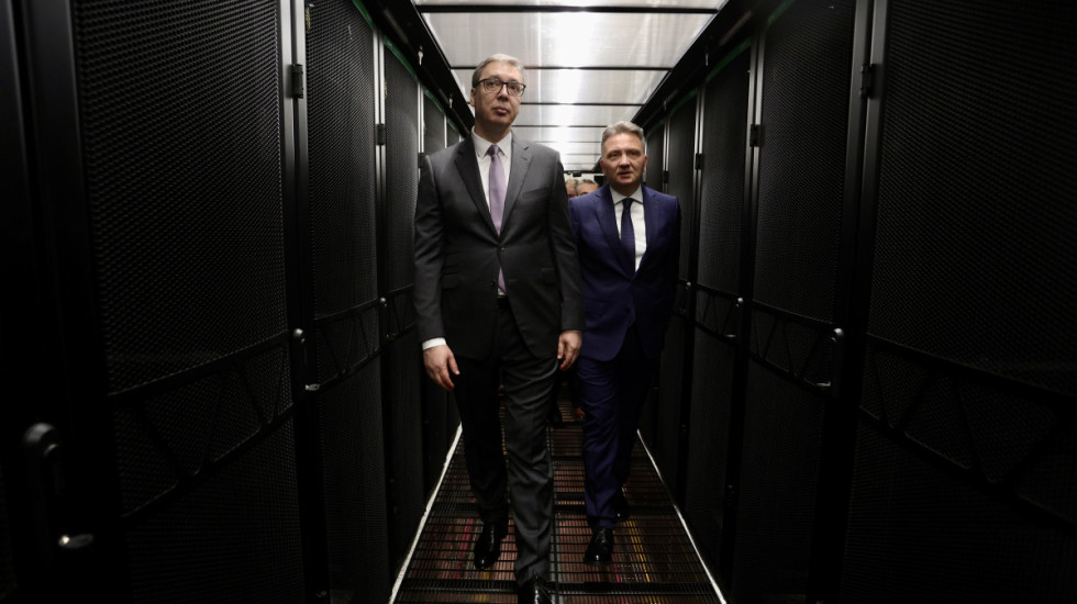 (FOTO) Vučić u Kragujevcu: Pušten u rad superkompjuter, državni data centar dobio sertifikat najvišeg nivoa bezbednosti