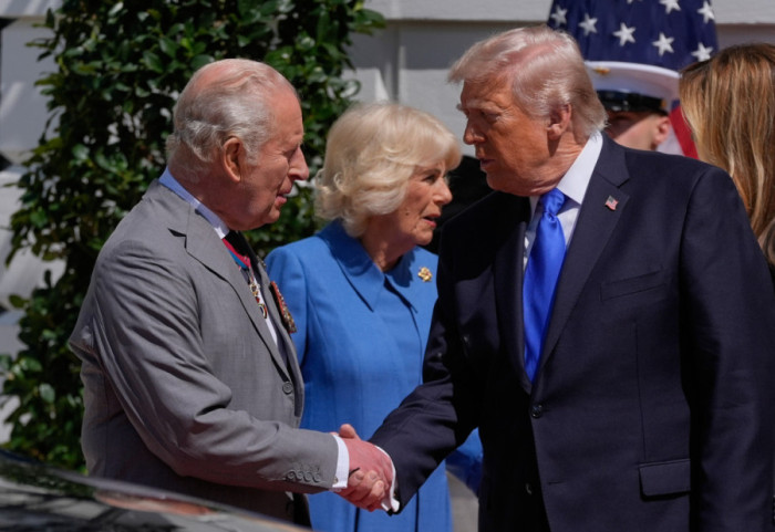 (FOTO) Kralj Čarls Treći i kraljica Kamila završili posetu SAD, pozdravili se sa Trampom i Melanijom