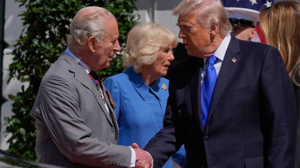 (FOTO) Kralj Čarls Treći i kraljica Kamila završili posetu SAD, pozdravili se sa Trampom i Melanijom