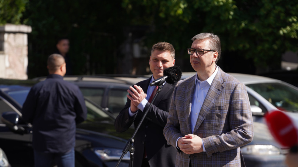 (FOTO) Vučić u Pančevu: Važno ulaganje u dualno obrazovanje, čuvamo radna mesta i Rafineriju