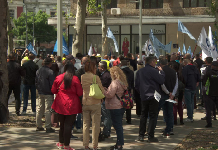 (VIDEO) Sindikalni protesti na više lokacija u Beogradu: "Teško vreme svetske pometnje i raspuklog društva"