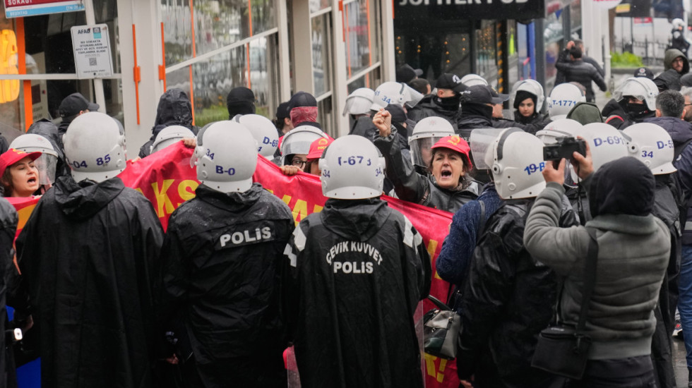 (FOTO) Neredi na ulicama Istanbula: Više stotina uhapšenih na protestima povodom 1. maja