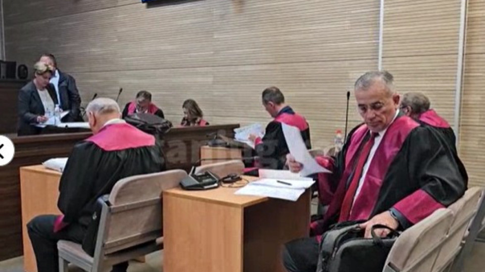(VIDEO) Suđenje petorici Srba u Prištini: Veštaci tvrde da je optuženi sposoban da prati postupak