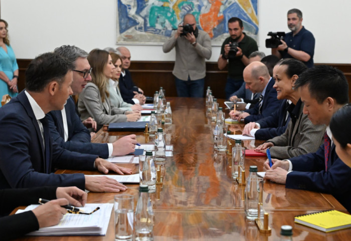 (FOTO) Vučić sa predstavnicima MMF: Srbija uspeva da održi dobru fiskalnu poziciju
