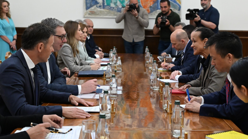 (FOTO) Vučić sa predstavnicima MMF: Srbija uspeva da održi dobru fiskalnu poziciju