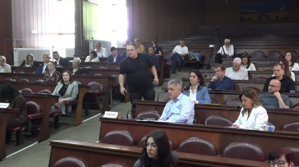 Konstitutivna sednica Skupštine opštine Kula: Kandidat koalicije oko SNS Velibor Milojičić nije izabran za predsednika