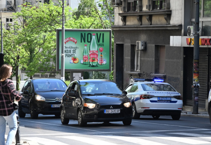 Taksi vozilo udarilo pešaka na uglu Takovske i Ilije Garašanina, povređeni prevezen na VMA