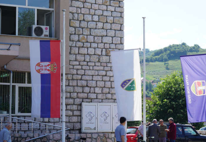 Zastave na pola koplja u Novom Pazaru, proglašen Dan žalosti zbog četvoro poginulih u nesreći