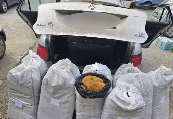 (FOTO) Zaplena duvana u Jagodini: Pronađeno više od 230 kilograma u prtljažniku automobila