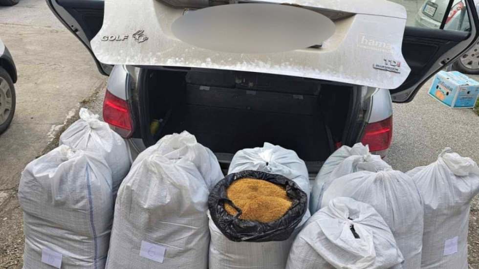 (FOTO) Zaplena duvana u Jagodini: Pronađeno više od 230 kilograma u prtljažniku automobila