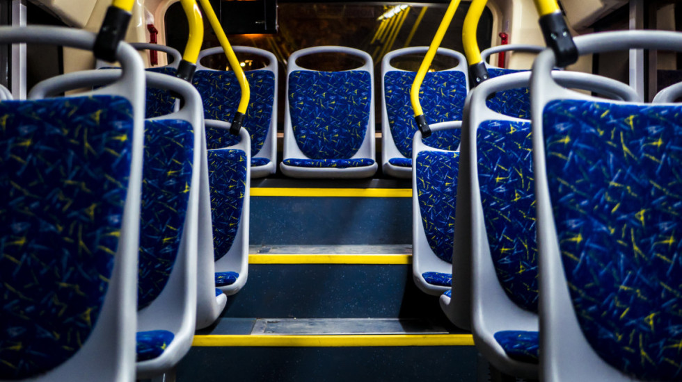 Dvogodišnja devojčica sama ušla u autobus u Turskoj, sela na zadnje sedište: Vozač je vratio porodici