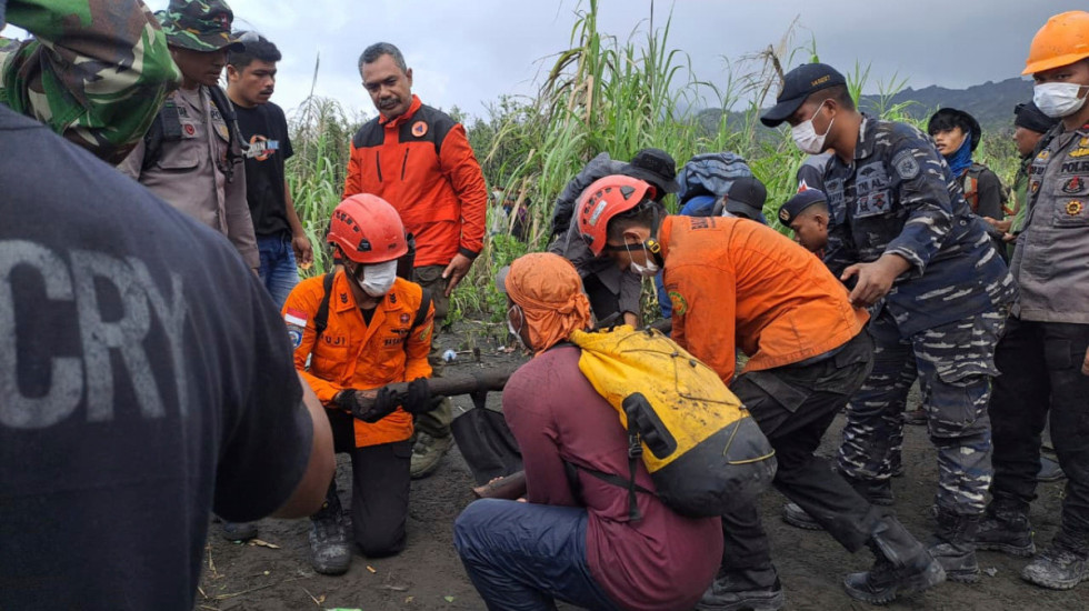 Troje planinara poginulo nakon erupcije vulkana u Indoneziji: Snimali sadržaj za mreže