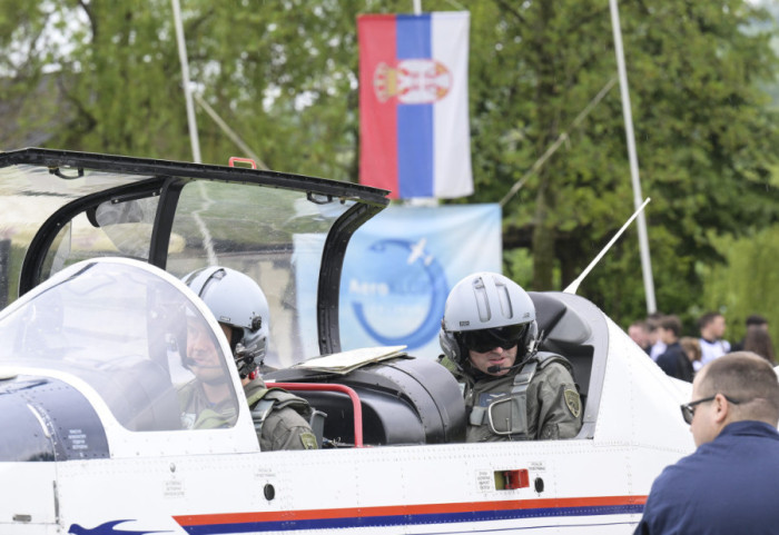 (FOTO) Održan memorijalni avio-skup u čast heroja pilota Milenka Pavlovića, najmlađi leteli helikopterom