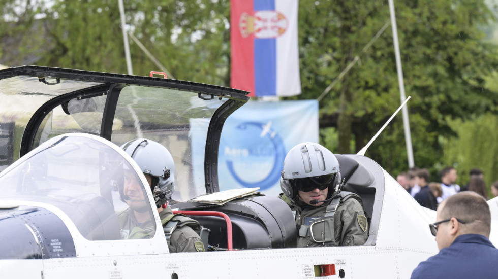 (FOTO) Održan memorijalni avio-skup u čast heroja pilota Milenka Pavlovića, najmlađi leteli helikopterom