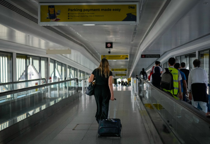 Optužila ženu na Instagramu da nosi "fejk" luksuznu tašnu, privedena na aerodromu u UAE