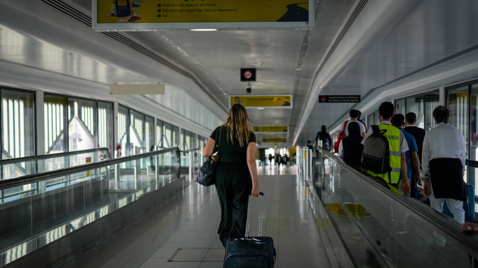 Optužila ženu na Instagramu da nosi "fejk" luksuznu tašnu, privedena na aerodromu u UAE