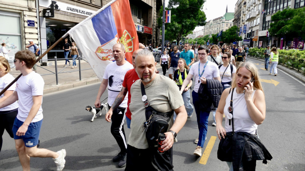 "(Ne) bojte se, i dalje smo tu": Studenti u blokadi u šetnji do Skupštine, Studentski trg zatvoren za saobraćaj