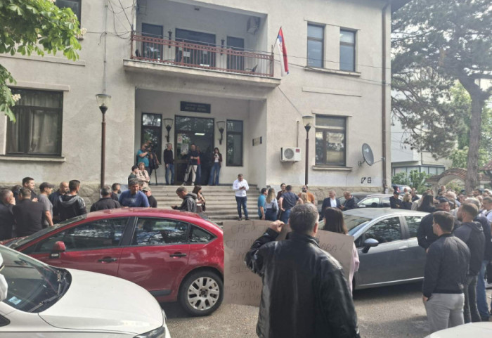 (FOTO) Aranđelovac dobio novo rukovodstvo Skupštine: Opozicioni odbornici napustili sednicu