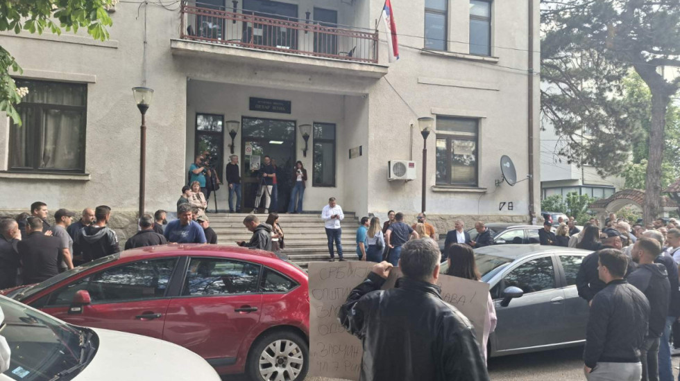 (FOTO) Aranđelovac dobio novo rukovodstvo Skupštine: Opozicioni odbornici napustili sednicu