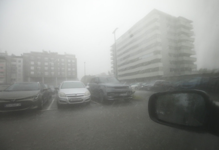 (FOTO) Nevreme protutnjalo Zagrebom: U okolini grada pao i sneg