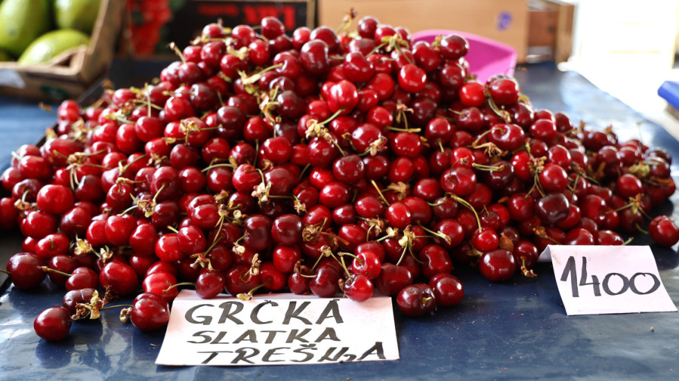 (FOTO) Cene trešanja na beogradskim pijacama i do 1.500 dinara: Hoće li biti pojeftinjenja