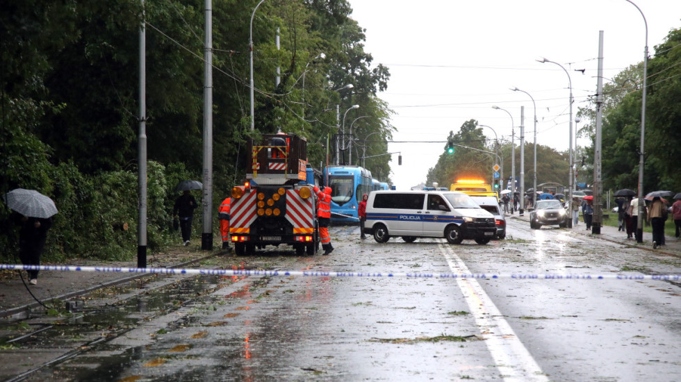 (FOTO) Jako nevreme protutnjalo Zagrebom, u okolini grada pao i sneg