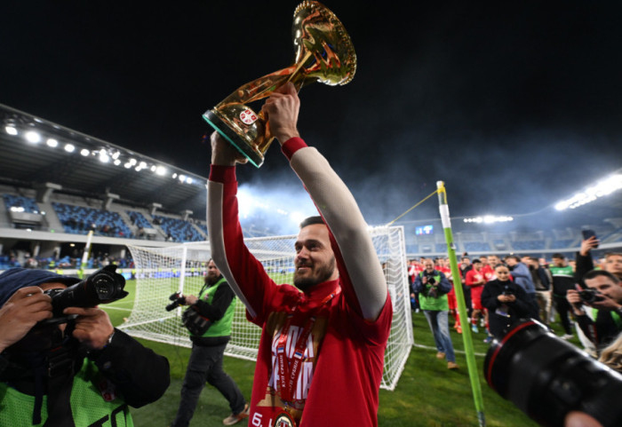 Kapiten sa 14 trofeja: Mirko Ivanić postao najtrofejniji igrač u istoriji Crvene zvezde
