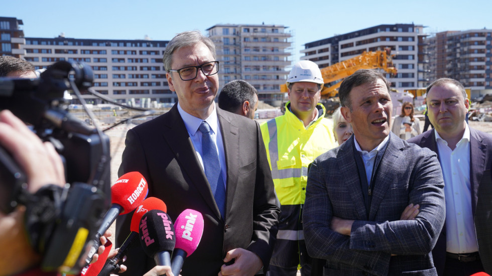 (FOTO) Vučić obilazi radove na gradilištu EXPO 2027. u Surčinu