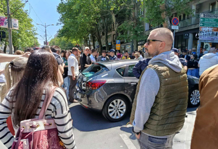 UKCS: Pacijent povređen ispred Pravnog fakulteta svestan i u stabilnom stanju