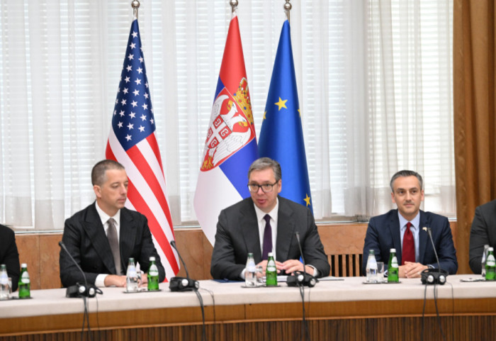 (FOTO) Vučić sa studentima Harvarda i MIT: "Gradimo budućnost Srbije znanjem i idejama"