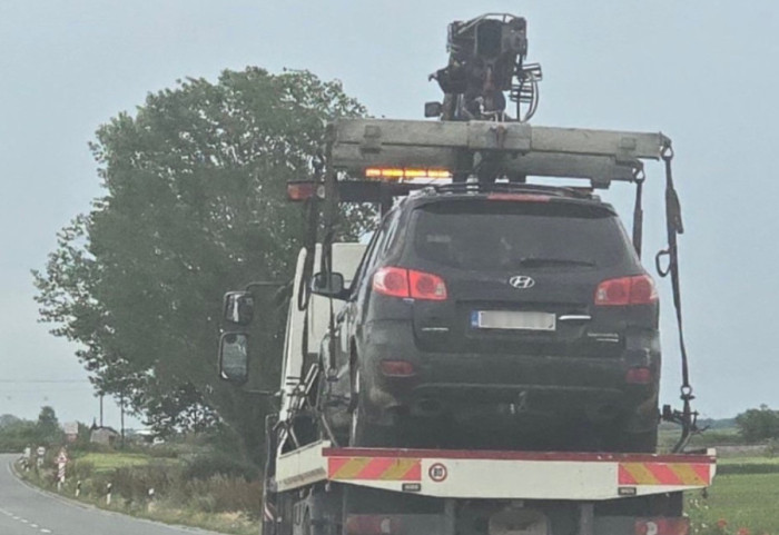 (FOTO) Sprovedena akcija SAJ i Žandarmerije u Putincima kod Rume, odvezeno vozilo nakon uviđaja