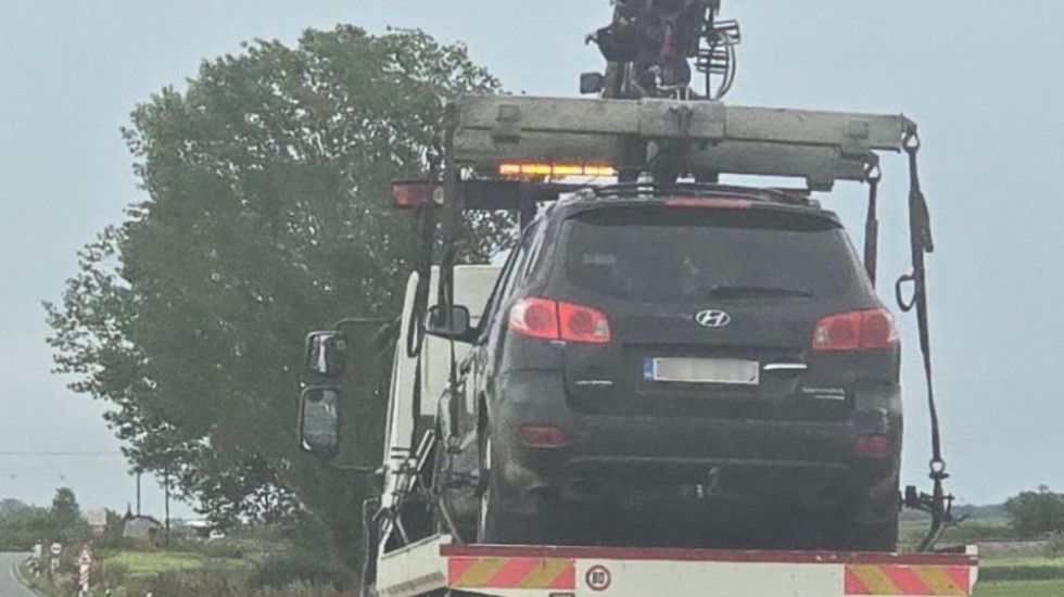 (FOTO) Sprovedena akcija SAJ i Žandarmerije u Putincima kod Rume, odvezeno vozilo nakon uviđaja