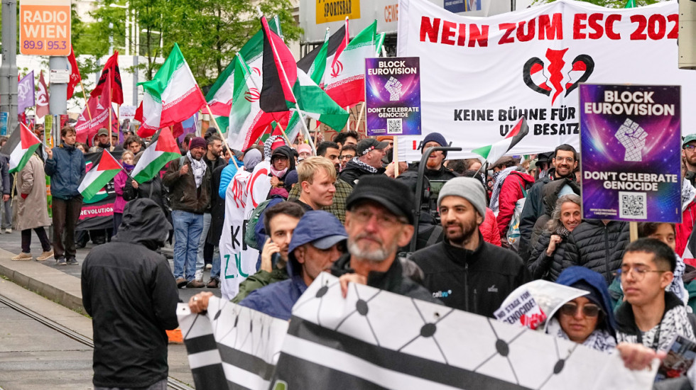 (FOTO) Protest protiv Pesme Evrovizije i Izraela blokirao saobraćaj u Beču